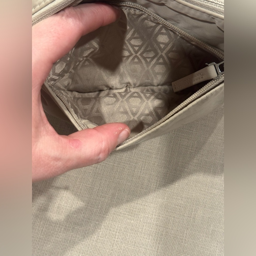 Athleta Light Gray Crossbody Bag - Picture 4 of 6